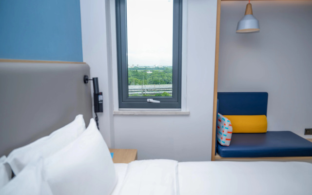 Holiday Inn Express Shanghai Pudong Airport