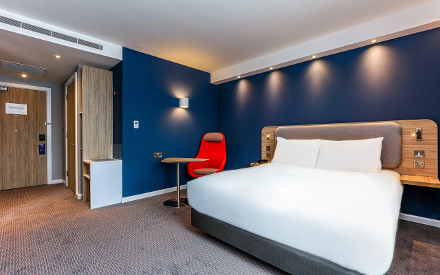 Holiday Inn Express Edinburgh City West by IHG