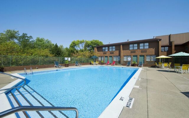 Red Roof Inn & Suites Lexington - Hamburg