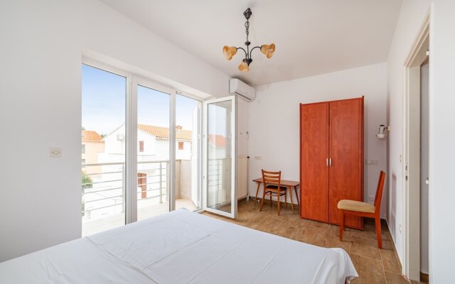 Room in Guest Room - Cozy Room Near Beach D