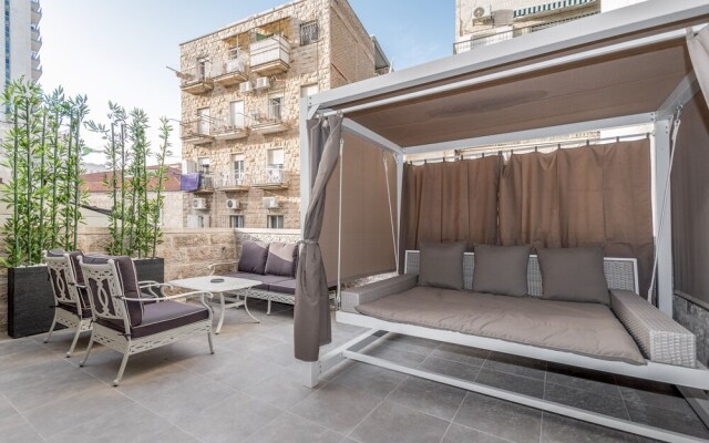 One BDR with a Huge Terrace