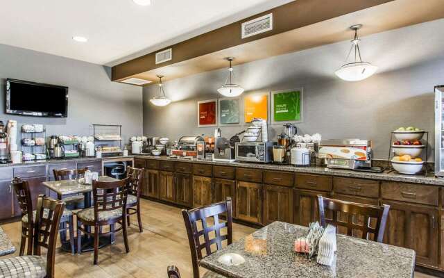 Comfort Inn and Suites Near Lake Guntersville