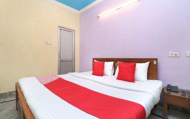 OYO 28168 Hotel Regal 2