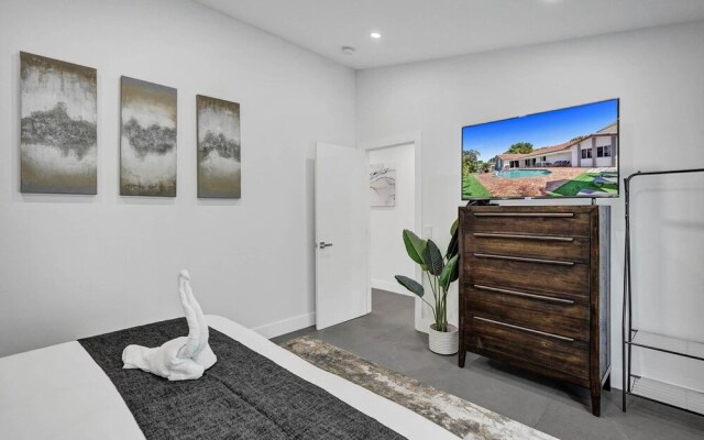 6BR Oasis with Heated Pool & Gameroom