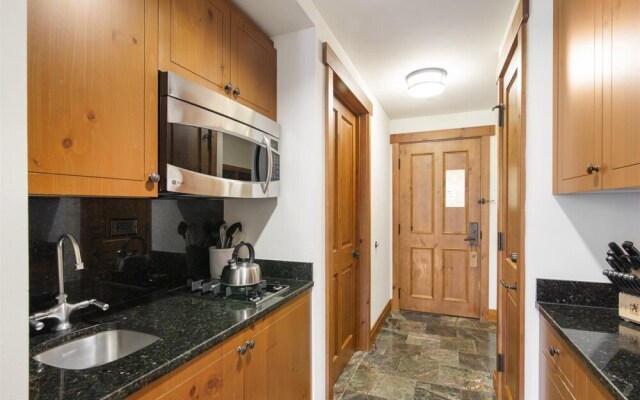 1325 Studio @ The Lodge at Spruce Peak