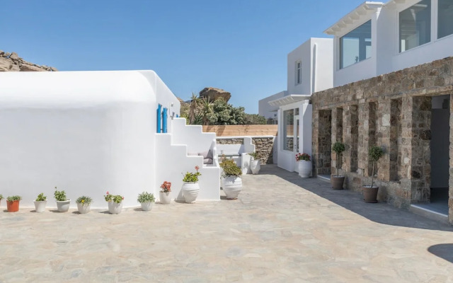 Sea & Stone Residence
