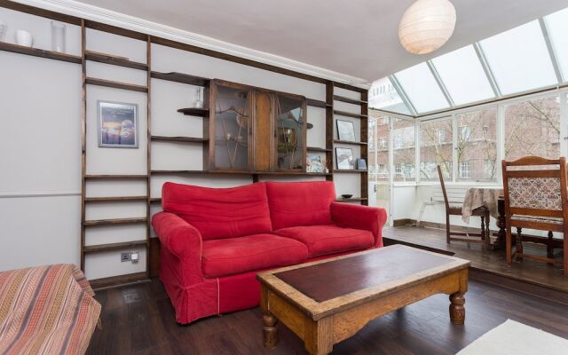 Central London Apartment With a Balcony