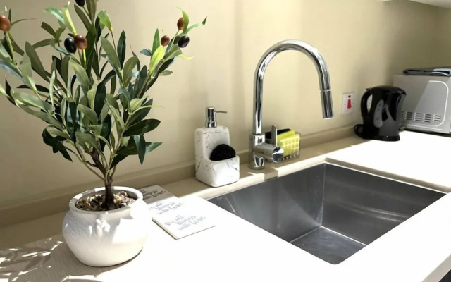 One Bedroom City Apartment with Pool