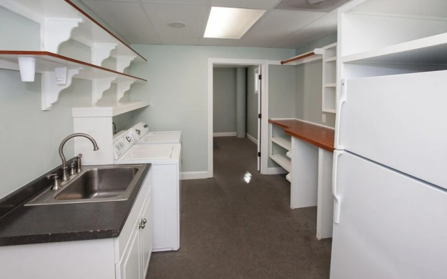 Beach Seclusion - 6 Br Home