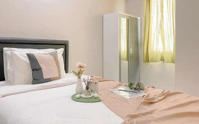 Cozy and Well Furnished Studio Grand Kamala Lagoon Apartment