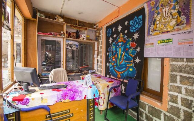 Giriraj Guest House