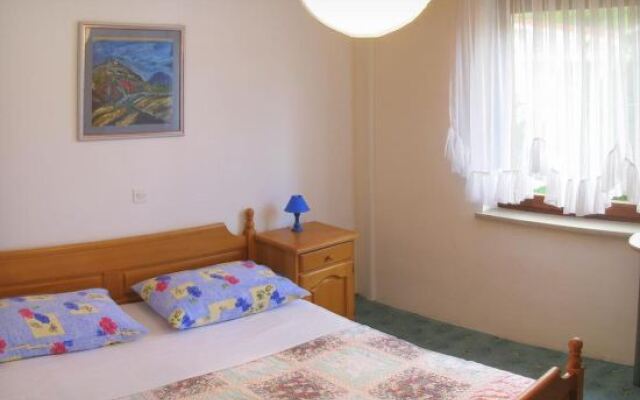 Apartments and Rooms Mare-Monti