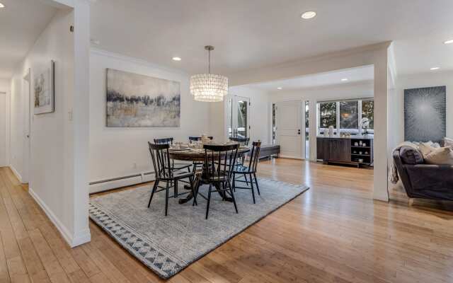 5 BR Updated Aspen Home - Stunning Views