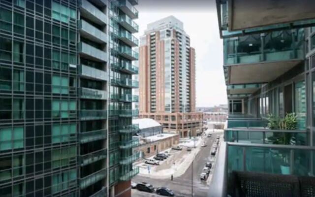 Downtown Condo Near Exhibition W/Balcony