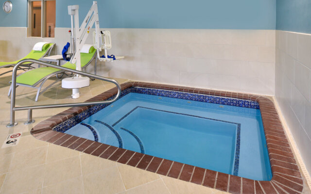 Holiday Inn Express & Suites Omaha - 120th and Maple by IHG