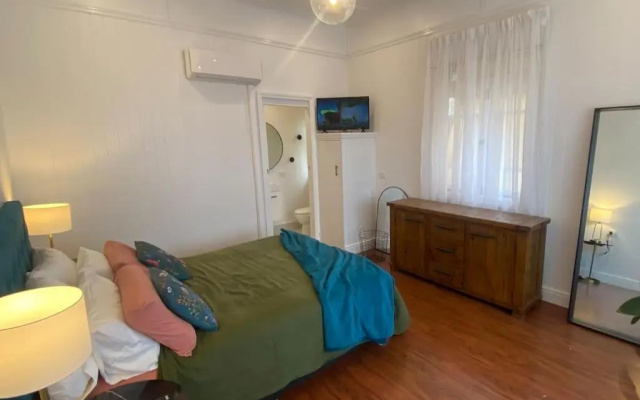 Urban Getaway Ipswich Central – Guest Rooms – Ipswich