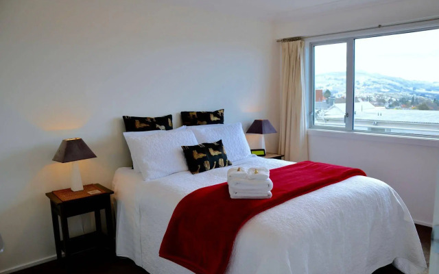 Roslyn Apartments