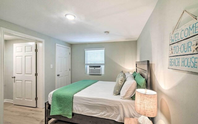 1 Mi to Seawall: Dog-friendly Galveston Home!