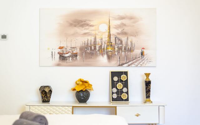 Marco Polo - Deluxe Waterfront Roomy Apt, Perfect for Groups