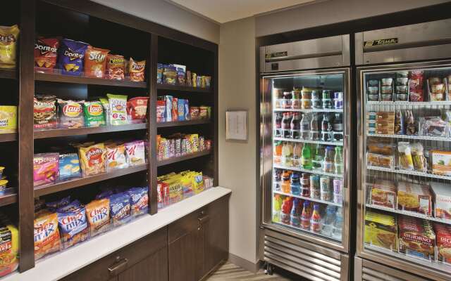 La Quinta Inn & Suites by Wyndham Milwaukee Delafield