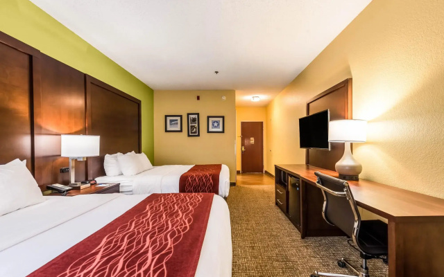 Comfort Inn & Suites Dayton Northwest - Englewood