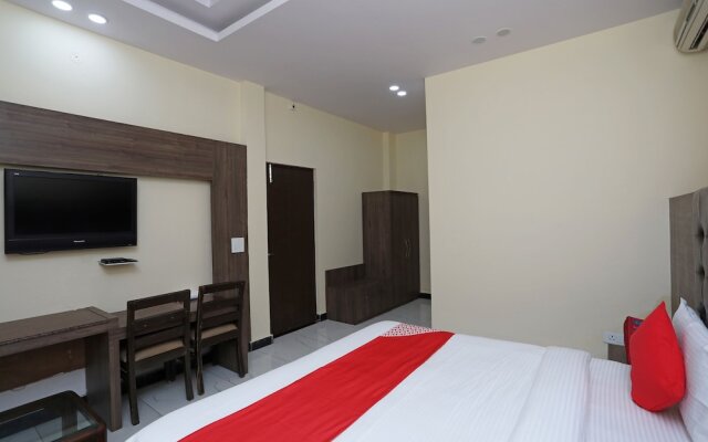 OYO 19824 Hotel Doon Palace