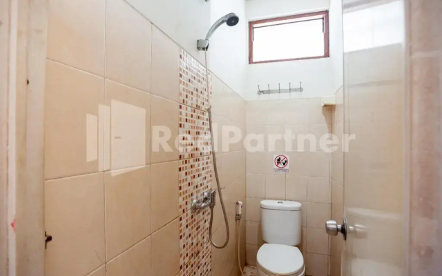 RedDoorz Plus near RS Harapan Kita