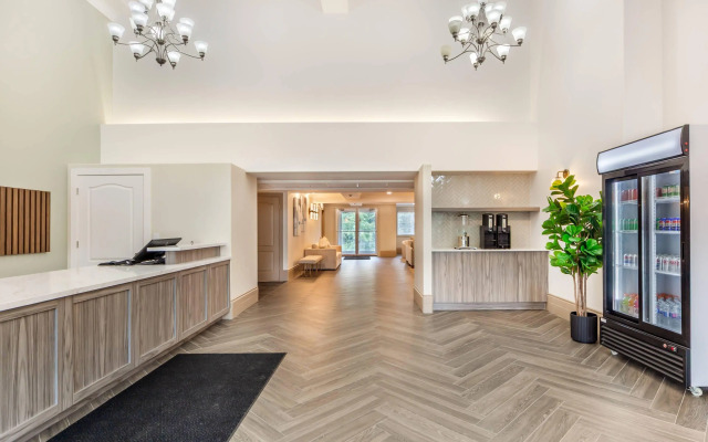 Velora Hinton, Ascend Hotel Collection