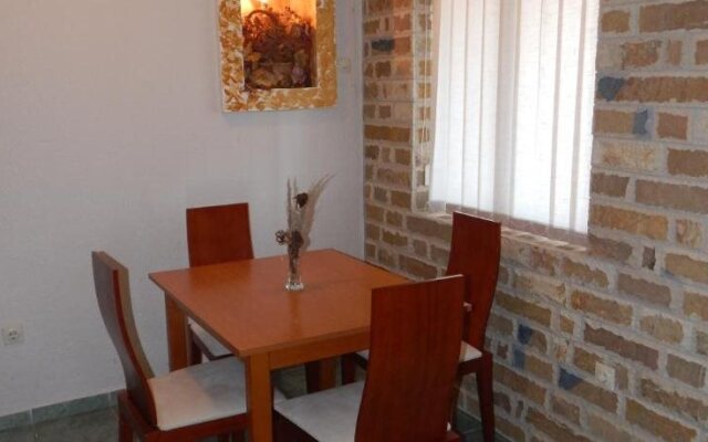 Contessa Apartments