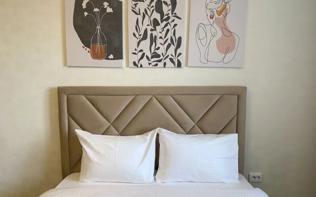 Йо Плейс на улице Восточно-Кругликовская, д. 22