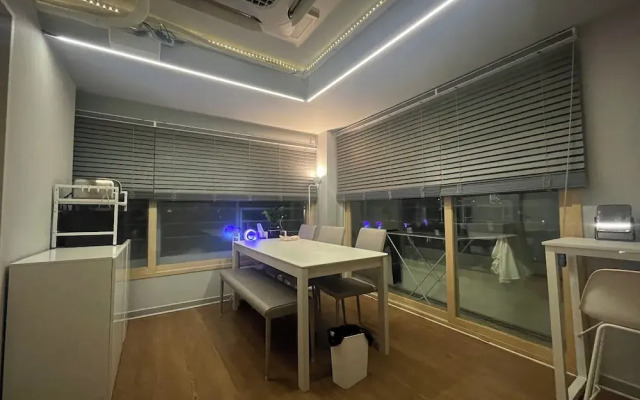 K wave guesthouse only Female