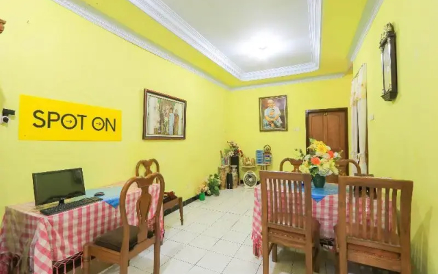 SPOT ON 2440 Wallet Family Residence