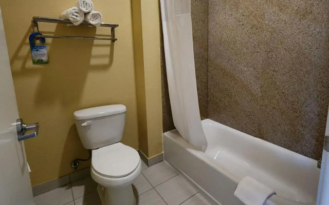 Rodeway Inn & Suites