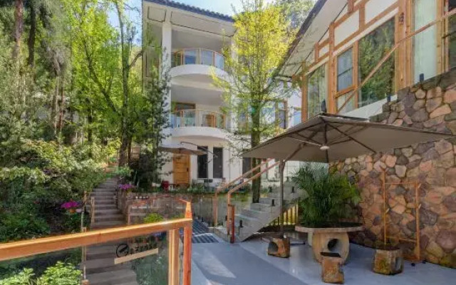 Qingchengshan Shanlishan Mijing Forest Hot Spring Guesthouse