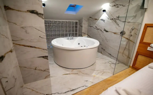 Belle Athenes - Luxury Rooms at Monastiraki Railway Station