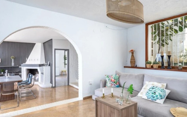 Villa - 4 Bedrooms with Pool, WiFi and Sea views - 107880