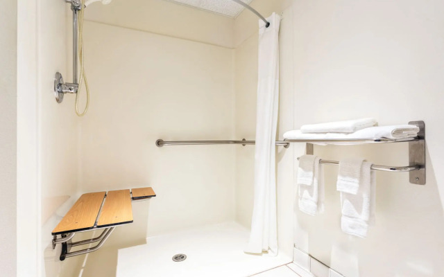 Super 8 by Wyndham Cresco IA