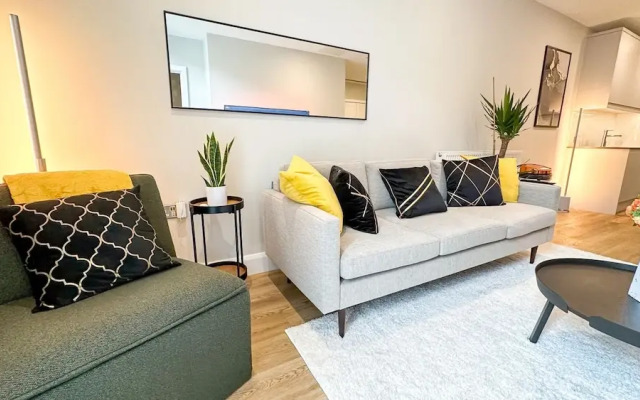 Huge 3bath 2bedroom Family Home