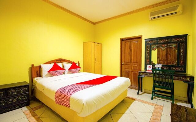 OYO 1770 Hotel Mawar Saron 2