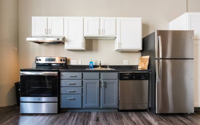 Downtown Denver Loft Style Bright 2BR Apt