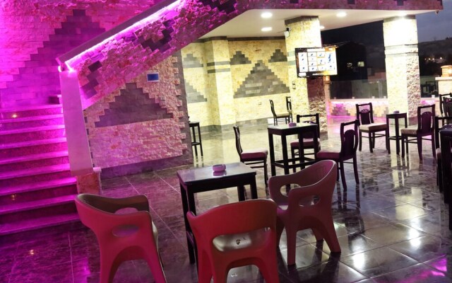 Magic Pyramids inn