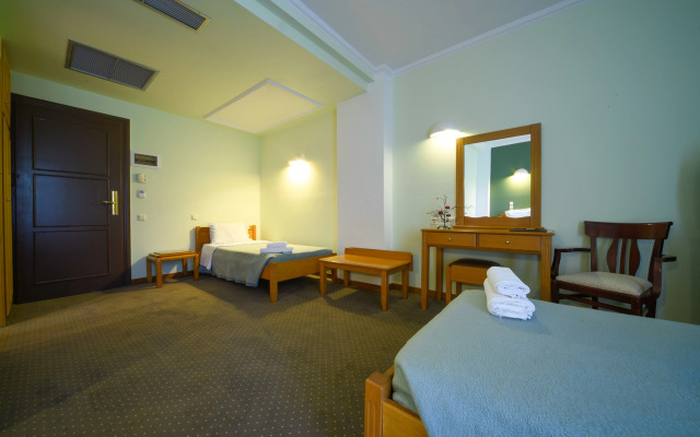 Mont Helmos Hotel