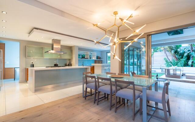 Amara Lincoln - 100m From Camps Bay Beach