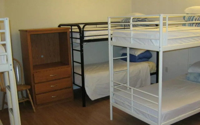 Kelowna Okanagan Lake Hostel