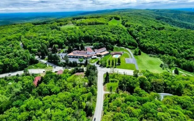 The Historic Summit Inn