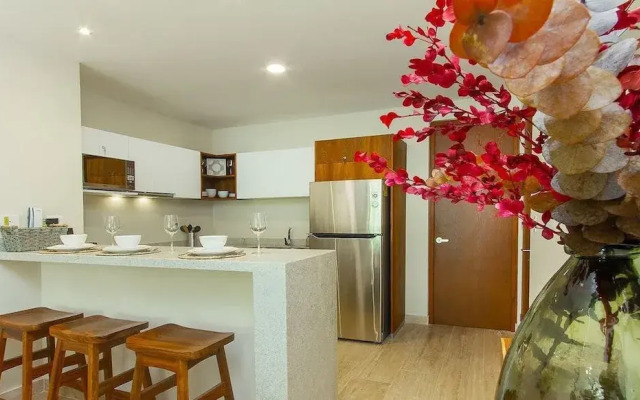 2 Br. Roof W/infinity Pool + Jacuzzi Spacious