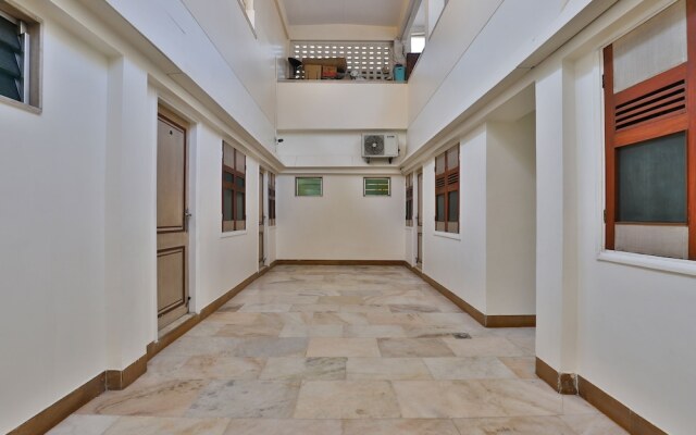 OYO 28667 Hotel Moti Mahal