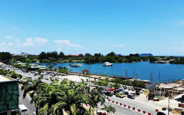 Waterfront Holiday Suites @ Marina Court Resort Kota Kinabalu