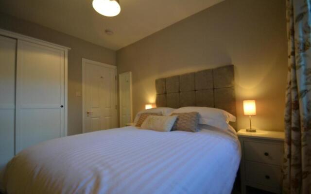 Charming 1 bed riverside apartment