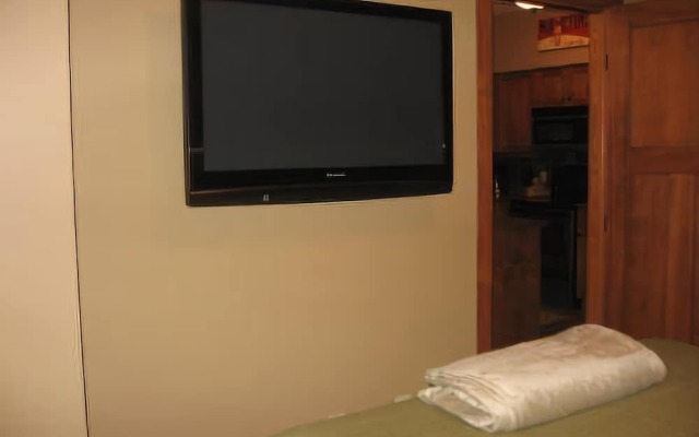 Sun Peaks Accommodation by Bear Country